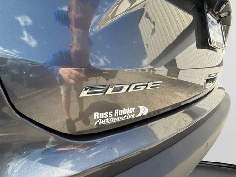 Used 2019 Ford Edge SEL w/ Equipment Group 201A FWD image 11