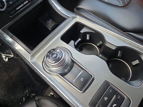 Used 2024 Ford Edge Titanium AWD/4WD image 21