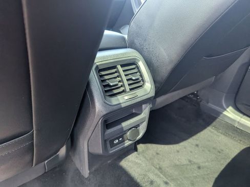 Used 2022 Volkswagen Tiguan SE image 34