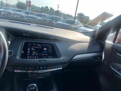 Used 2023 Cadillac XT4 Premium Luxury FWD image 14