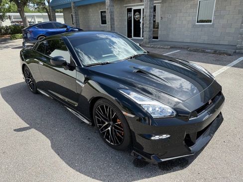 Used 2024 Nissan GT-R Premium w/ Floor Mat Package image 10