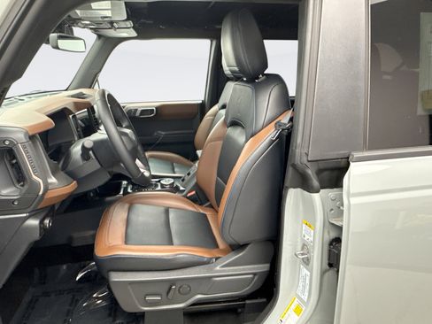 Used 2024 Ford Bronco Outer Banks image 11