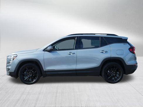 Used 2023 GMC Terrain SLT w/ Infotainment Package II image 4