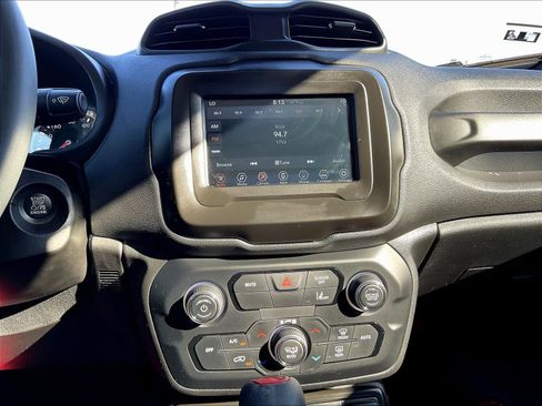 Used 2021 Jeep Renegade Latitude w/ Sun & Sound Group AWD/4WD image 9