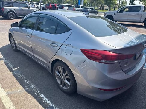 Used 2017 Hyundai Elantra SE FWD image 5