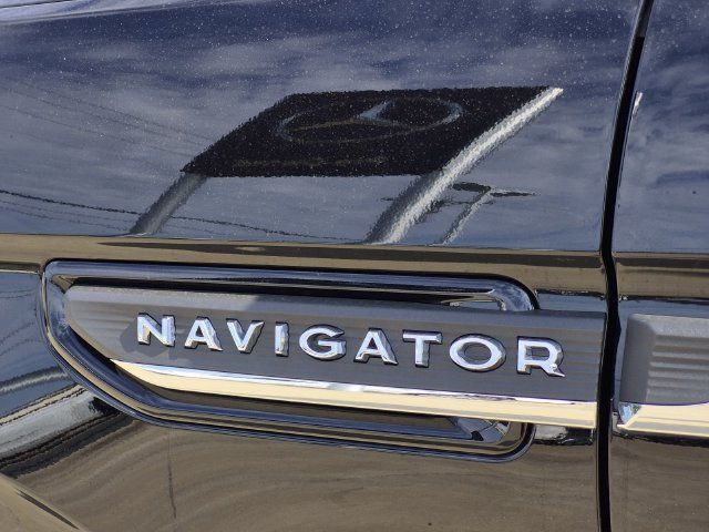 Used 2024 Lincoln Navigator Reserve AWD/4WD image 12