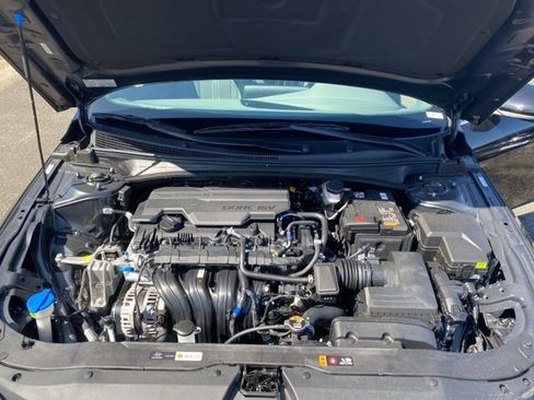 Certified 2025 Hyundai Elantra SEL image 13