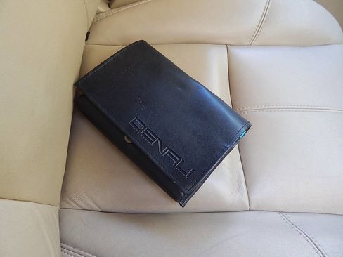 Used 2007 GMC Yukon Denali image 34