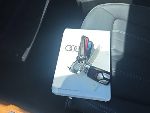 Used 2023 Audi Q5 2.0T Premium w/ Convenience Package AWD/4WD image 10