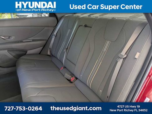 Certified 2025 Hyundai Elantra SEL FWD image 13