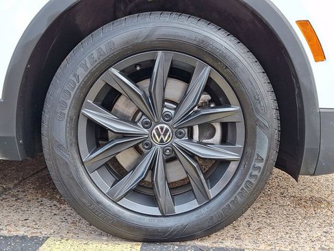 Used 2024 Volkswagen Tiguan SE AWD/4WD image 8