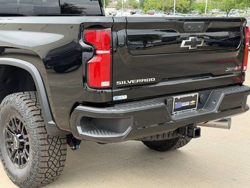 New 2026 Chevrolet Silverado 2500 ZR2 AWD/4WD image 7