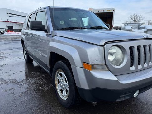 Used 2016 Jeep Patriot Sport w/ Power Value Group image 12