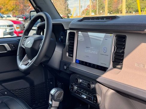 New 2025 Ford Bronco Outer Banks w/ Sasquatch Package image 27