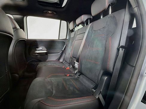 Used 2025 Mercedes-Benz GLB 250 image 7