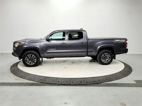 Used 2022 Toyota Tacoma TRD Sport image 4