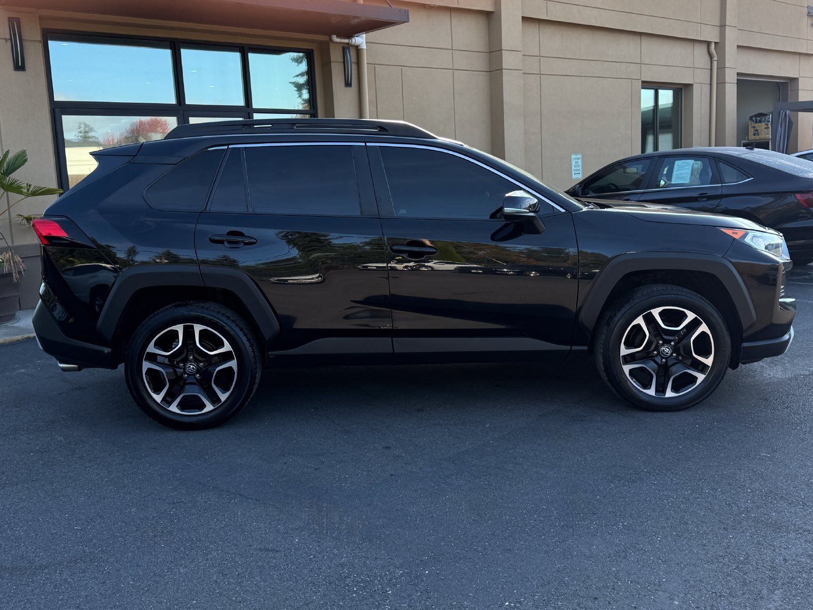 Used 2020 Toyota RAV4 Adventure AWD/4WD image 8