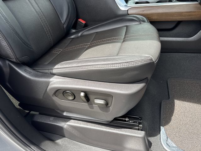 Used 2024 Chevrolet Silverado 1500 High Country w/ Technology Package AWD/4WD image 29