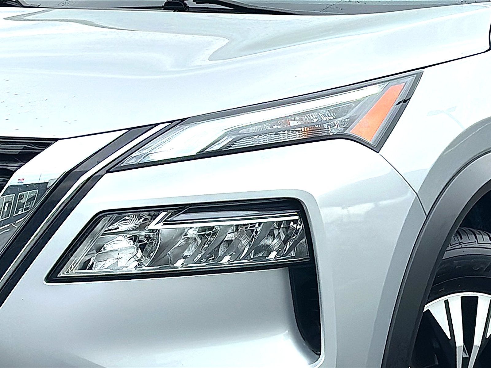 Used 2023 Nissan Rogue SV FWD image 4
