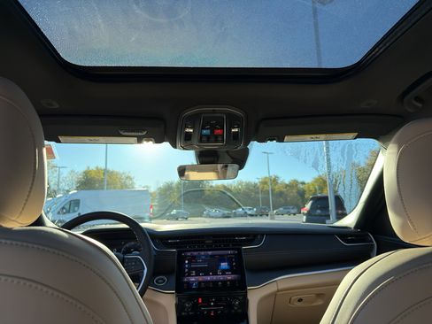 New 2025 Jeep Grand Cherokee Limited w/ Trailer Tow Package image 30