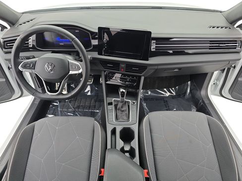 Certified 2025 Volkswagen Jetta Sport image 9