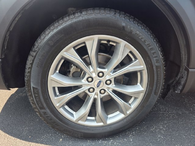 Used 2020 Ford Explorer XLT w/ Equipment Group 202A AWD/4WD image 12