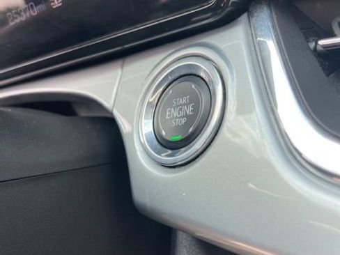Used 2025 Chevrolet Trax LT w/ LT Convenience Package FWD image 21