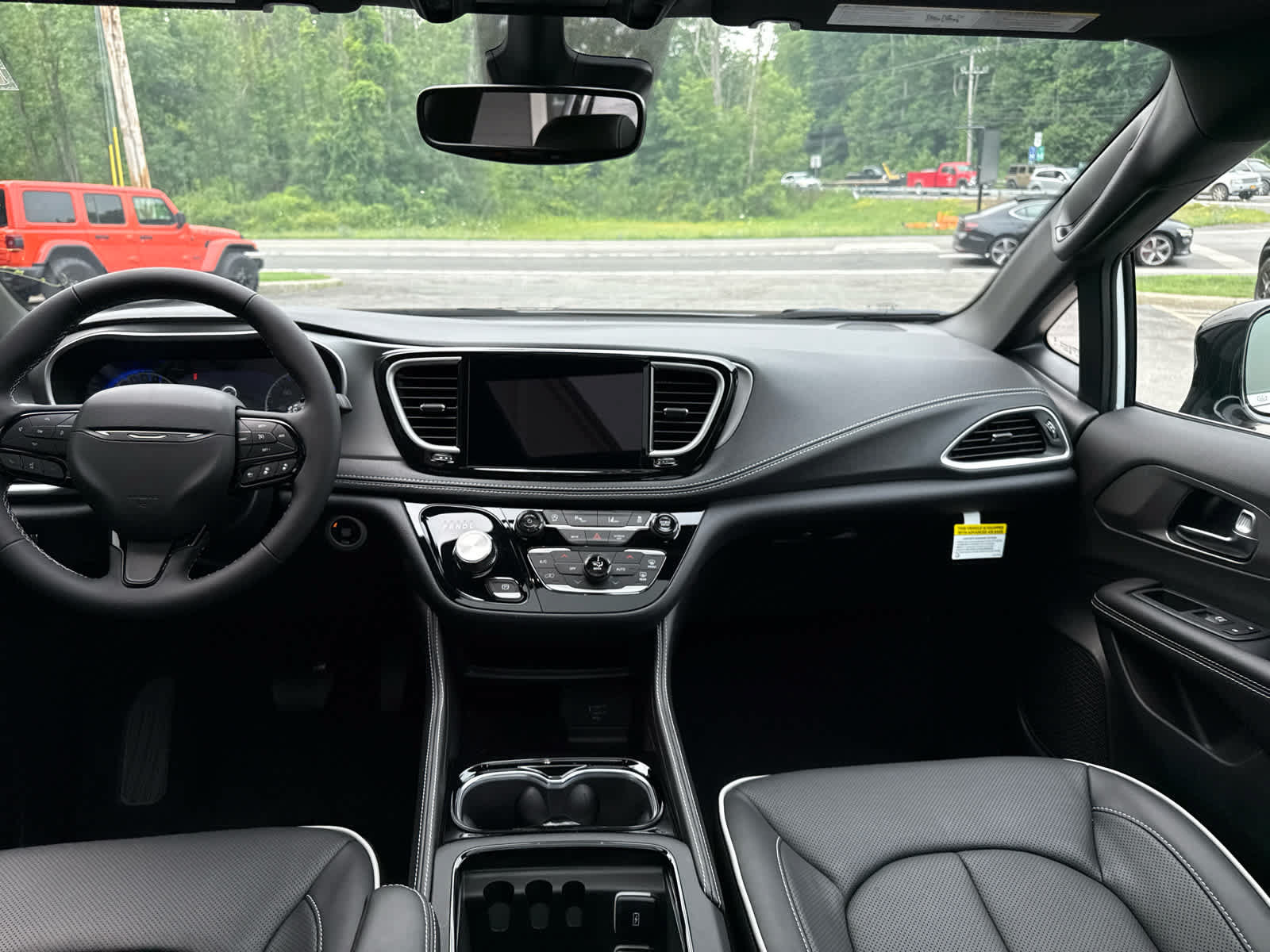 New 2027 Chrysler Pacifica Limited AWD/4WD image 17