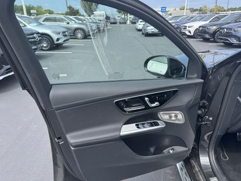 Used 2025 Mercedes-Benz GLC 350e 4MATIC image 12