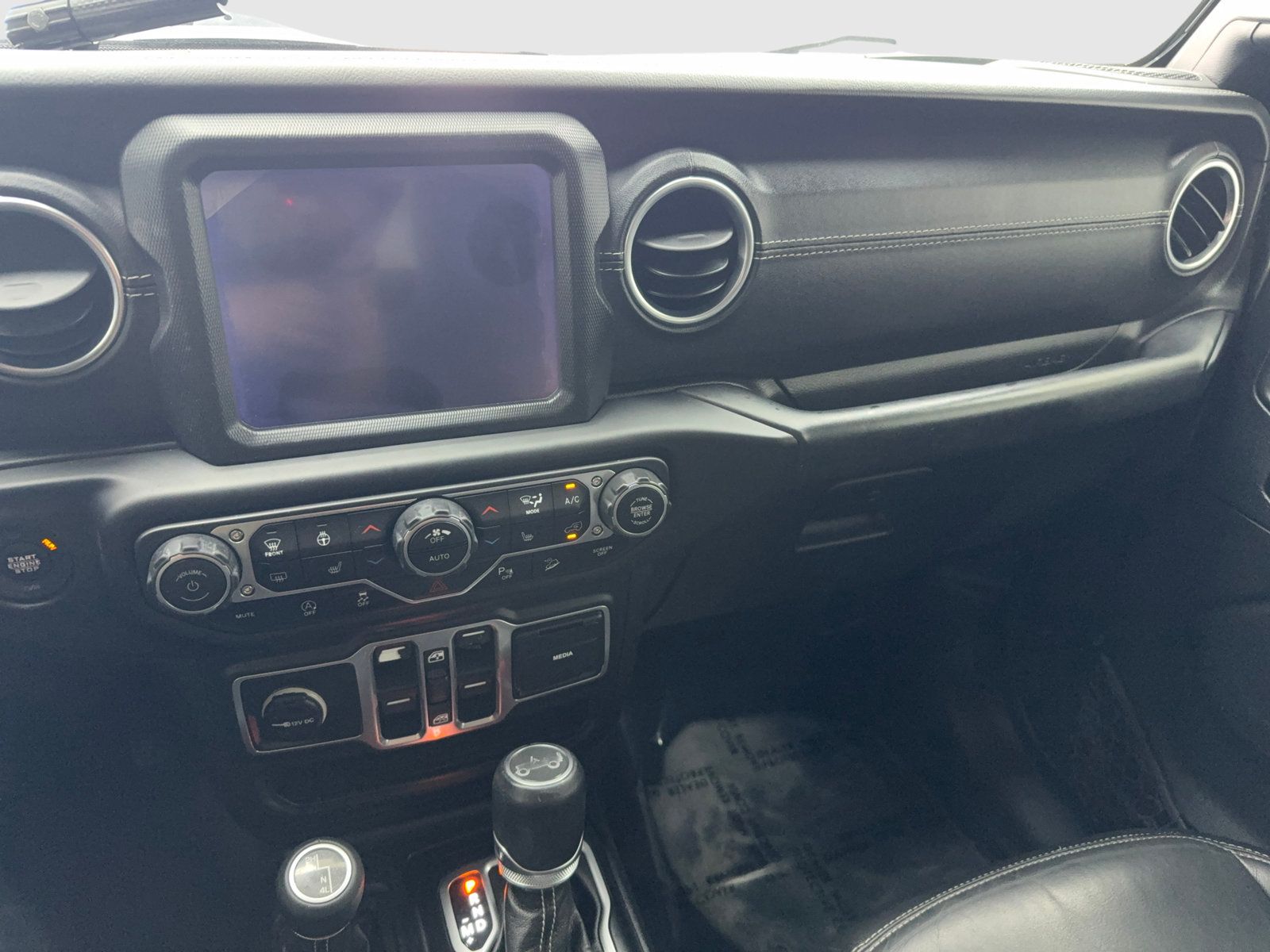 Used 2018 Jeep Wrangler Unlimited Sahara AWD/4WD image 24