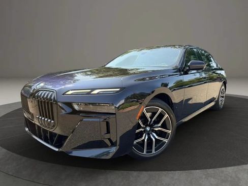 Used 2023 BMW 760i xDrive AWD/4WD image 1
