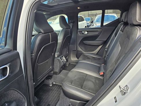 Used 2020 Volvo XC40 T5 R-Design w/ Protection Package image 18