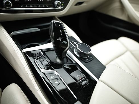 Used 2023 BMW 530e xDrive w/ M Sport Package AWD/4WD image 37