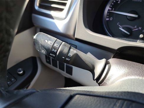 Used 2019 Toyota Highlander XLE image 21