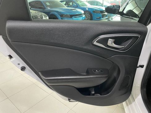 Used 2015 Chrysler 200 Limited image 17