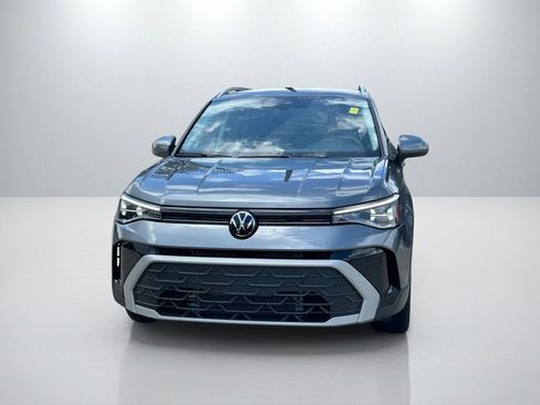 Used 2025 Volkswagen Taos SE FWD image 2