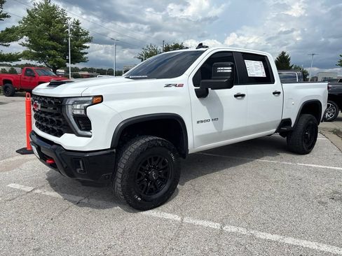 Used 2024 Chevrolet Silverado 2500 ZR2 w/ Technology Package AWD/4WD image 14