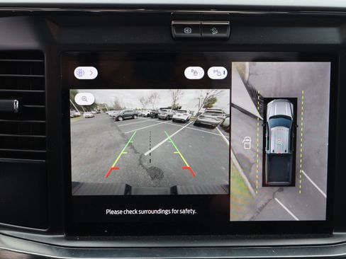 Used 2025 Ford F350 Lariat w/ Black Appearance Package image 32