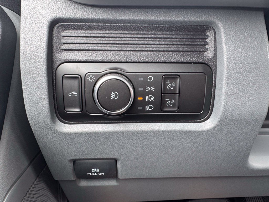 Used 2025 Ford F350 XL w/ 360-Degree Camera Package RWD image 28