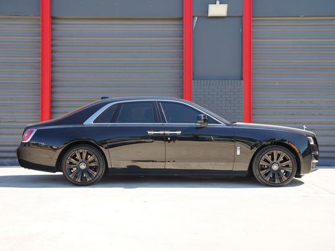Used 2021 Rolls-Royce Ghost image 2