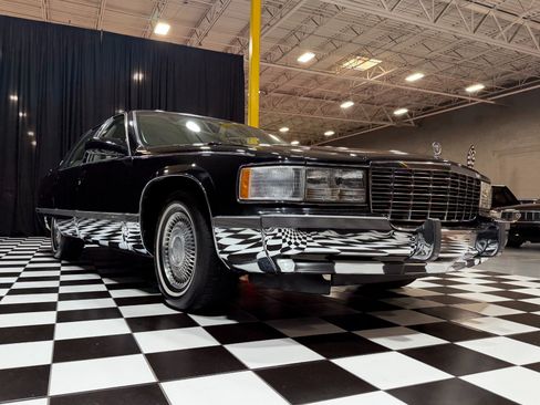 Used 1995 Cadillac Fleetwood Brougham RWD image 14