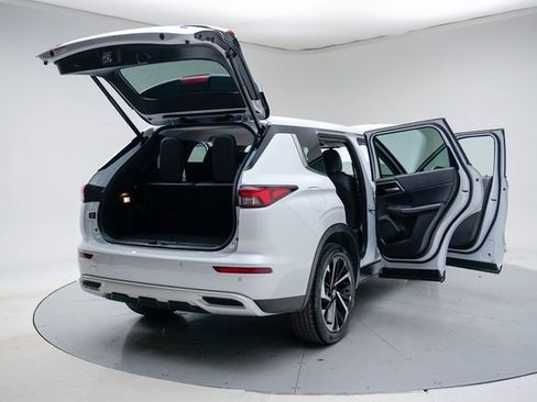 Used 2024 Mitsubishi Outlander SE image 22