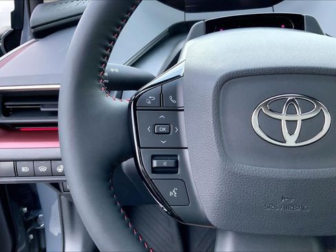 Used 2026 Toyota Prius Plug-In Hybrid FWD image 40