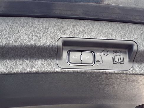 Used 2023 Ford Explorer XLT image 7