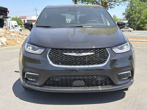 New 2026 Chrysler Pacifica Limited image 15
