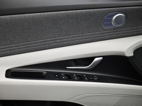 New 2025 Hyundai Elantra Limited image 6