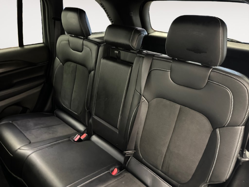Used 2023 Jeep Grand Cherokee Altitude AWD/4WD image 14
