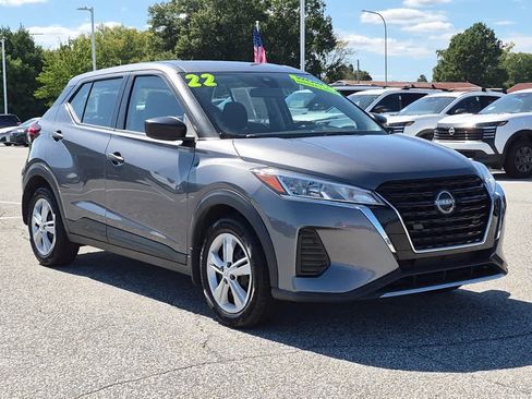 Used 2022 Nissan Kicks S FWD image 2
