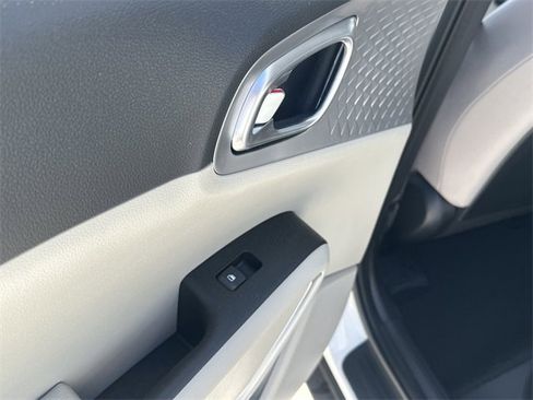 Certified 2025 Kia Soul LX w/ LX Technology Package image 12