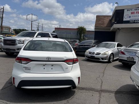 Used 2021 Toyota Corolla LE FWD image 15